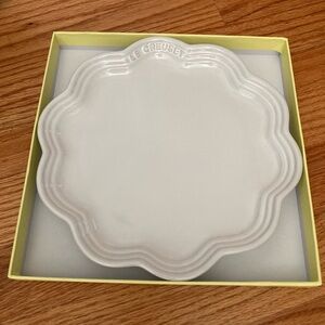 Le Creuset Ivory Scalloped Frill Plate